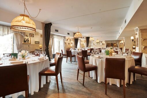 Ресторан Строганов Бар и Гриль / Stroganoff Bar and Grill. Зал на 2-м этаже до 120 человек
